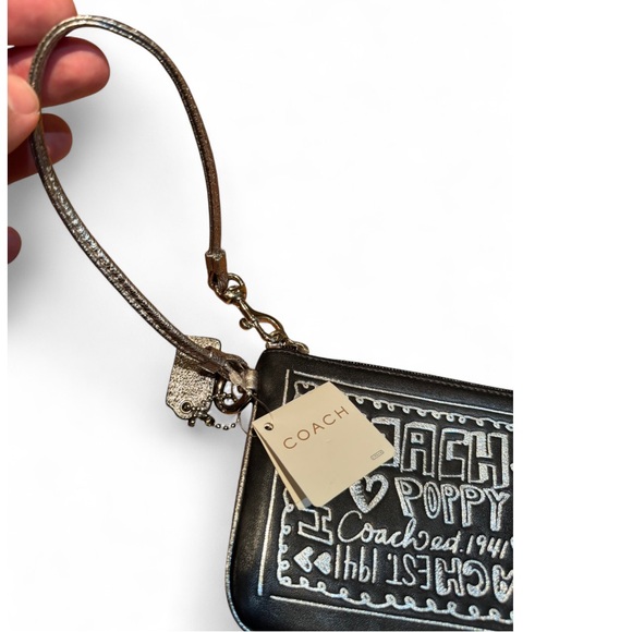 Coach - Brand New - Black and White Graffiti Poppy Wristlet - Picture 9 of 9